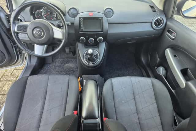 Mazda 2 (2014) thumbnail 4