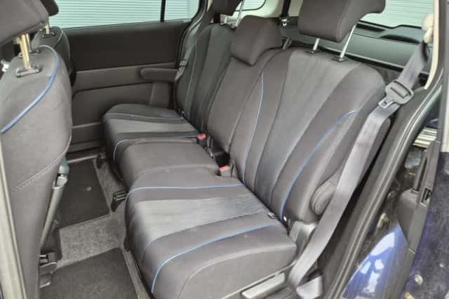 Mazda 5 (2011) thumbnail 4