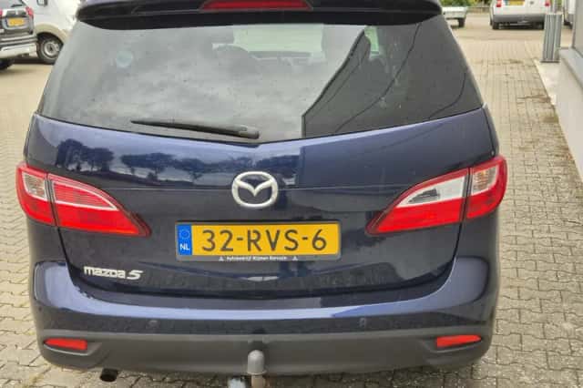 Mazda 5 (2011) thumbnail 5