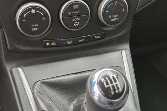 Mazda 5 (2011) thumbnail 6
