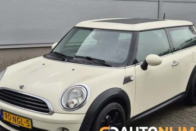 MINI Clubman (2010) thumbnail 1