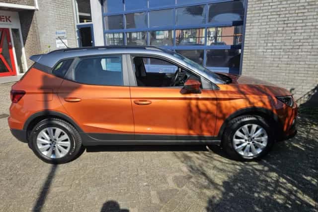 SEAT Arona (2018) thumbnail 3