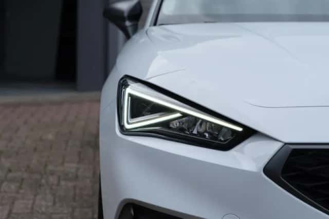 SEAT Leon (2021) thumbnail 3