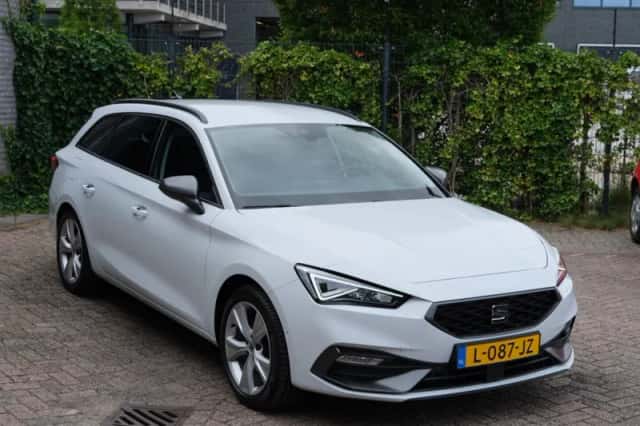 SEAT Leon (2021) thumbnail 4