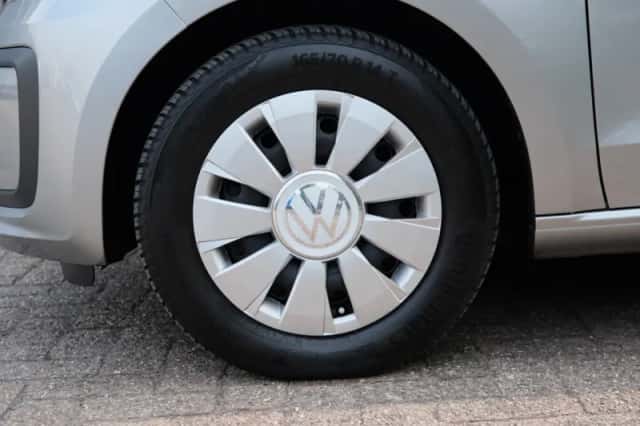 Volkswagen Up! (2023) thumbnail 6