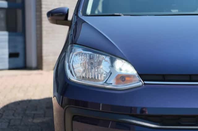 Volkswagen Up! (2018) thumbnail 4