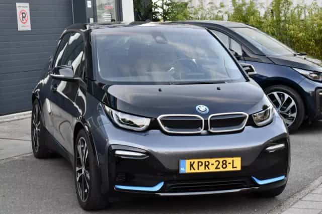 BMW i3 (2022) thumbnail 2