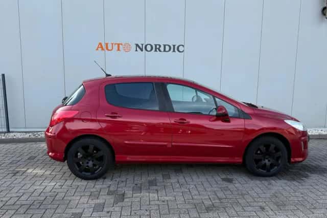 Peugeot 308 (2008) thumbnail 5