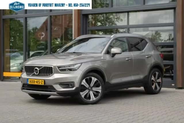 Volvo XC40 (2025) thumbnail 4