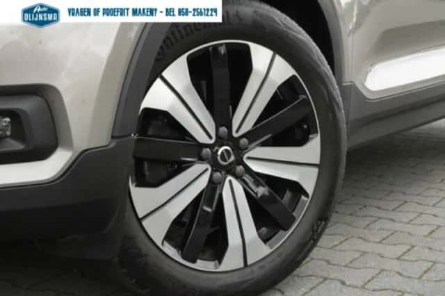 Volvo XC40 (2025) thumbnail 6