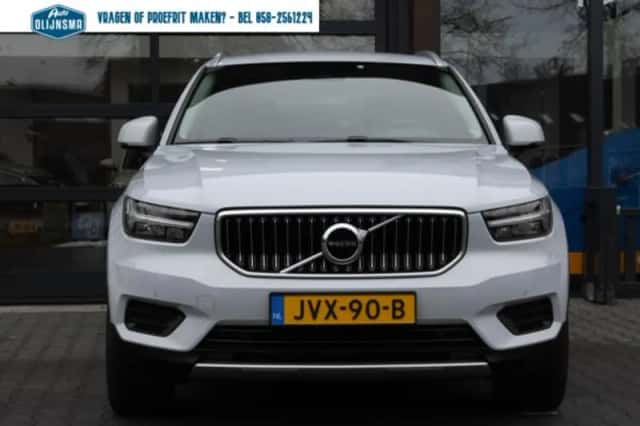 Volvo XC40 (2021) thumbnail 2