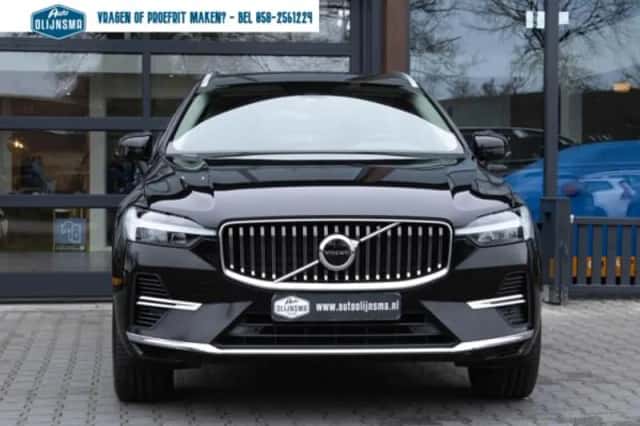Volvo XC60 (2023) thumbnail 3