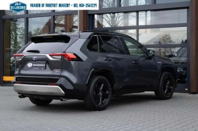 Toyota RAV4 (2021) thumbnail 5