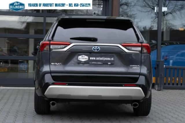 Toyota RAV4 (2021) thumbnail 6