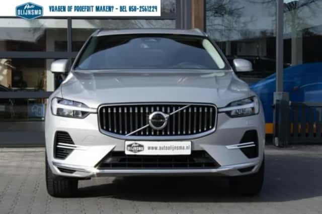 Volvo XC60 (2022) thumbnail 3