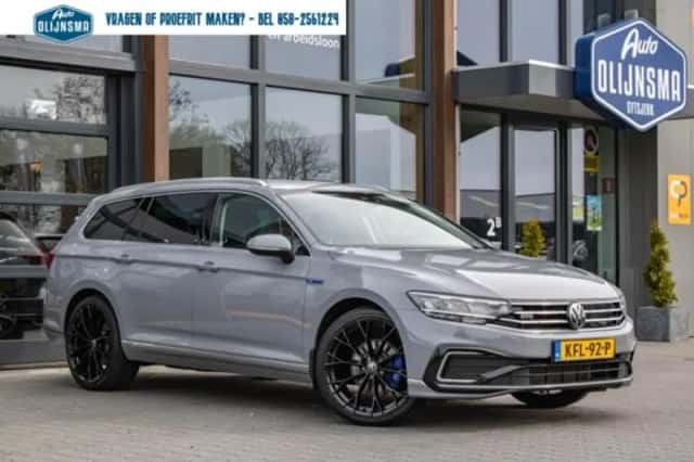 Volkswagen Passat (2023) thumbnail 1