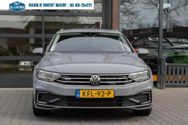 Volkswagen Passat (2023) thumbnail 3