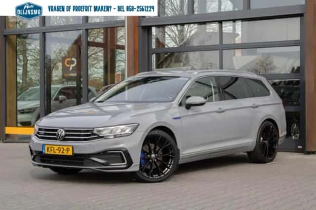 Volkswagen Passat (2023) thumbnail 4