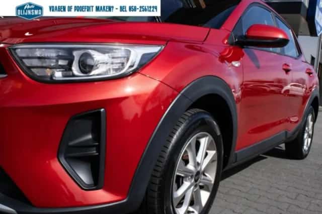 Kia Stonic (2023) thumbnail 6