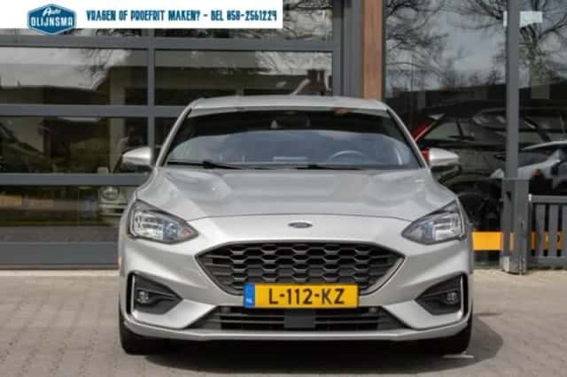 Ford Focus (2021) thumbnail 3