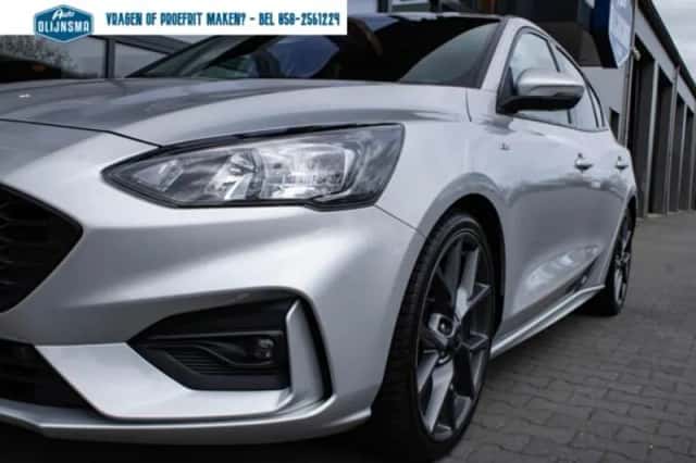 Ford Focus (2021) thumbnail 5