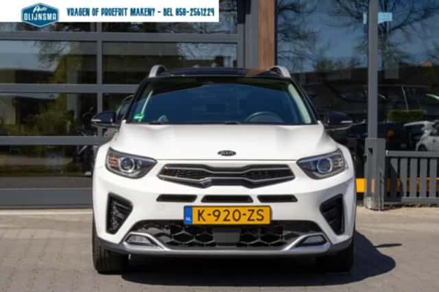 Kia Stonic (2021) thumbnail 3
