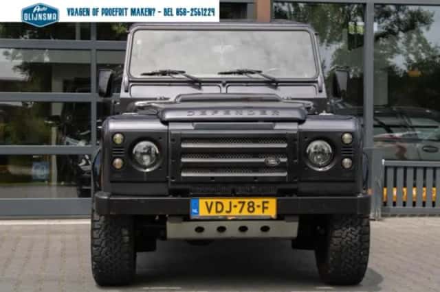 Land Rover Defender (2019) thumbnail 3