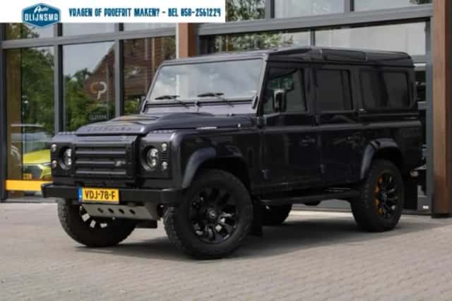 Land Rover Defender (2019) thumbnail 4