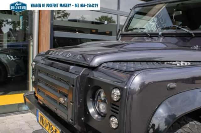 Land Rover Defender (2019) thumbnail 6