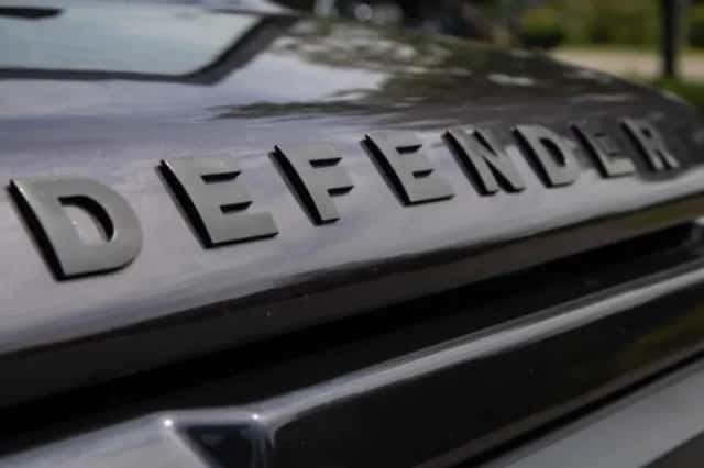 Land Rover Defender (2012) thumbnail 6