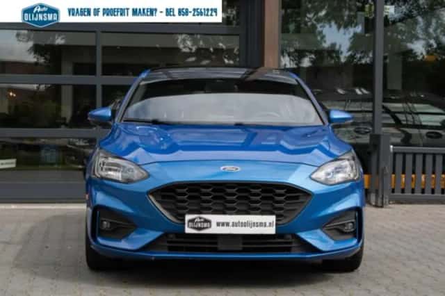 Ford Focus (2021) thumbnail 3