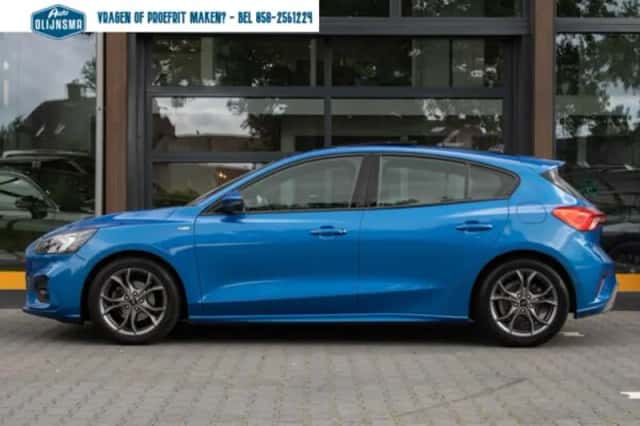 Ford Focus (2021) thumbnail 5