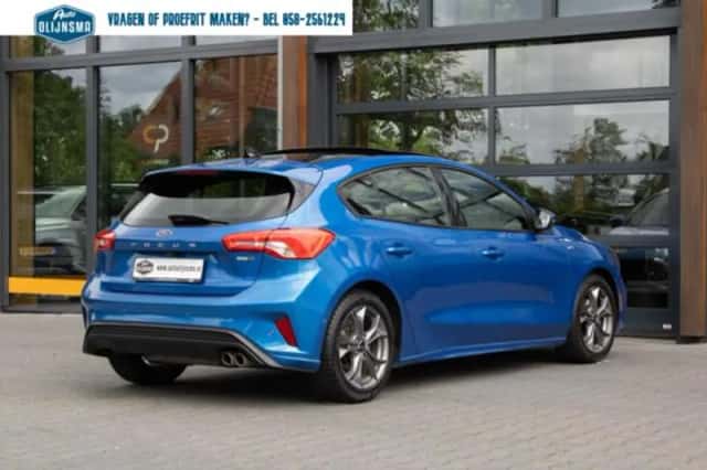 Ford Focus (2021) thumbnail 6