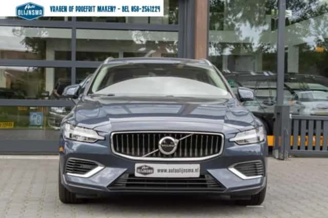 Volvo V60 (2023) thumbnail 3