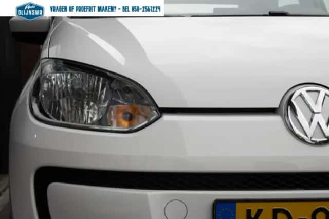 Volkswagen Up! (2016) thumbnail 6