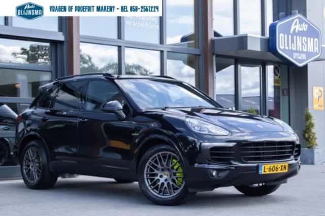 Porsche Cayenne (2021) thumbnail 1