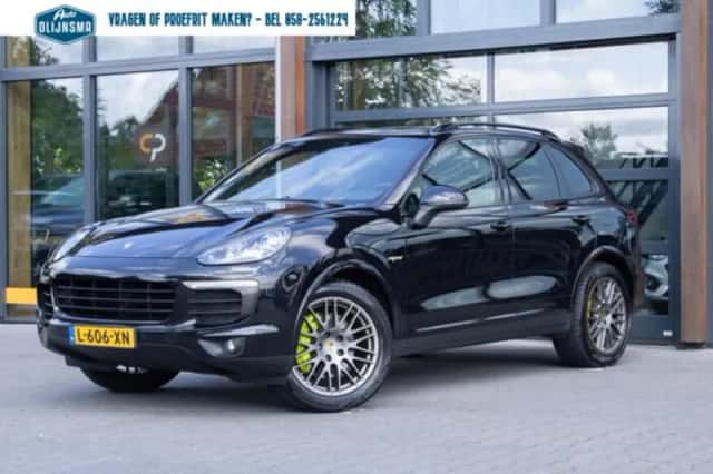 Porsche Cayenne (2021) thumbnail 3