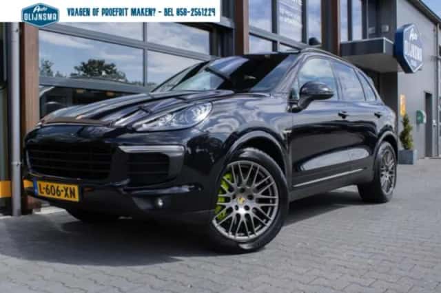 Porsche Cayenne (2021) thumbnail 5