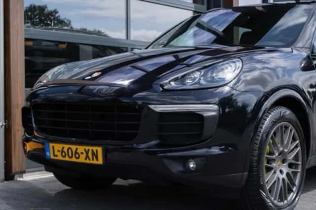 Porsche Cayenne (2021) thumbnail 6