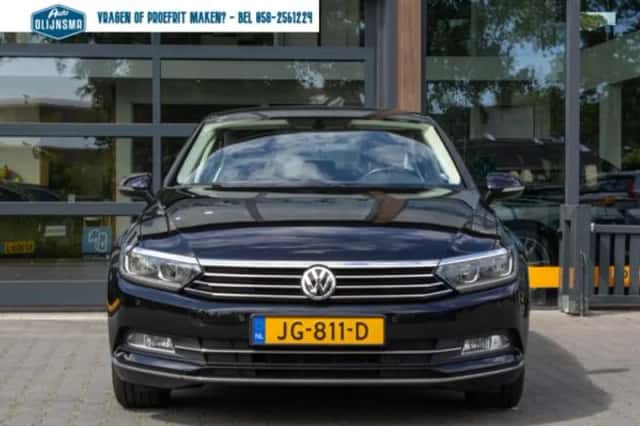 Volkswagen Passat (2016) thumbnail 2