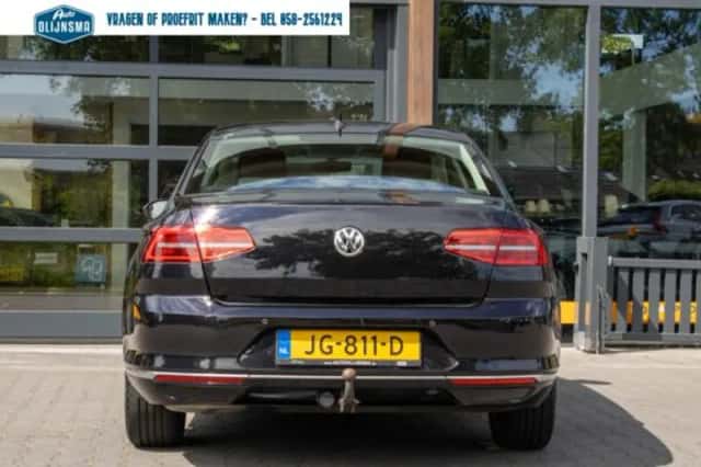 Volkswagen Passat (2016) thumbnail 5