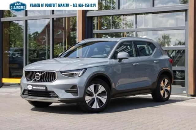 Volvo XC40 (2023) thumbnail 3