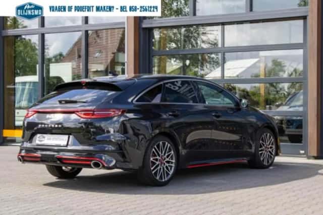 Kia Proceed (2023) thumbnail 4