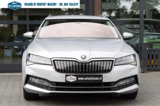 Škoda Superb (2021) thumbnail 2