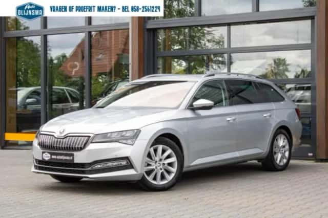Škoda Superb (2021) thumbnail 3