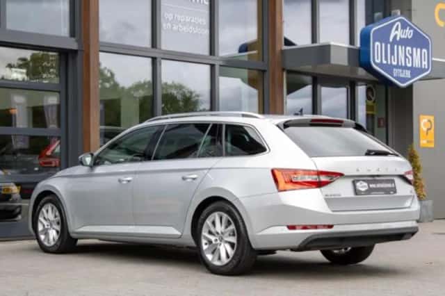 Škoda Superb (2021) thumbnail 6