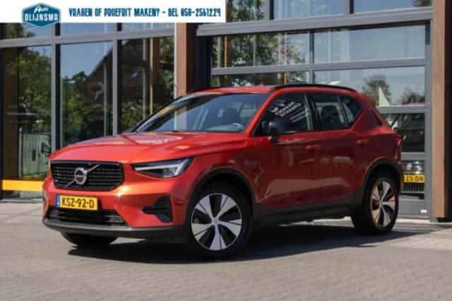 Volvo XC40 (2023) thumbnail 3
