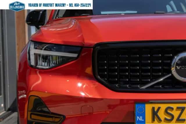 Volvo XC40 (2023) thumbnail 4