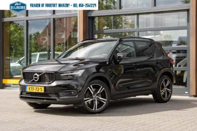 Volvo XC40 (2021) thumbnail 3