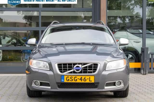Volvo V70 (2010) thumbnail 2